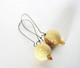 mustard flowers earrings - wedding bridesmaid - cream yellow antique bronze